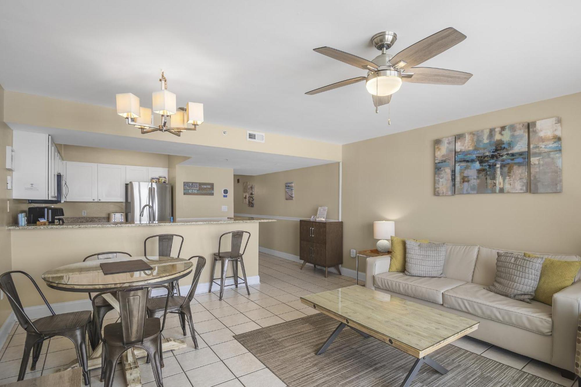 Pelican Beach Resort Condos Destin Rom bilde